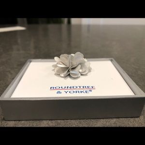 Roundtree & Yorke Flower Lapel Pin - IN BOX